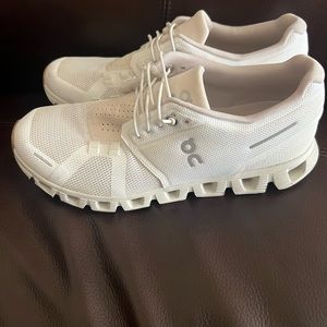 On Cloud Cloud 5 Running Shoe (Women)